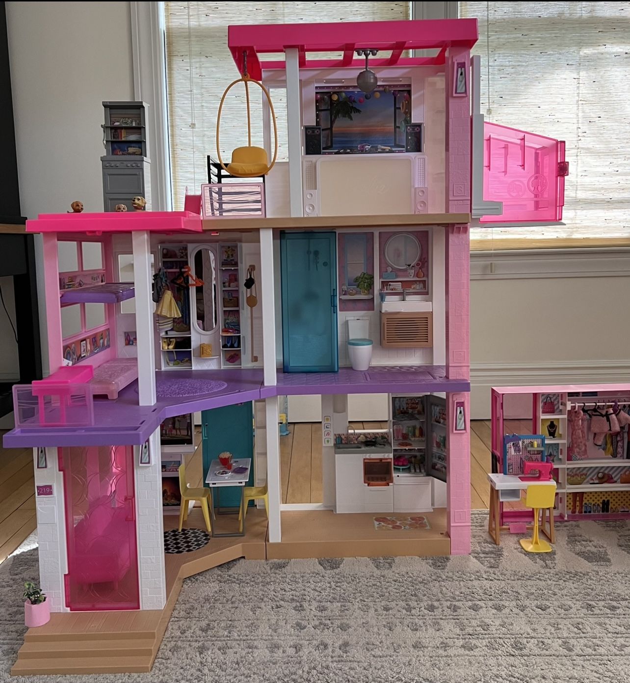 Barbie Dream House And Closet