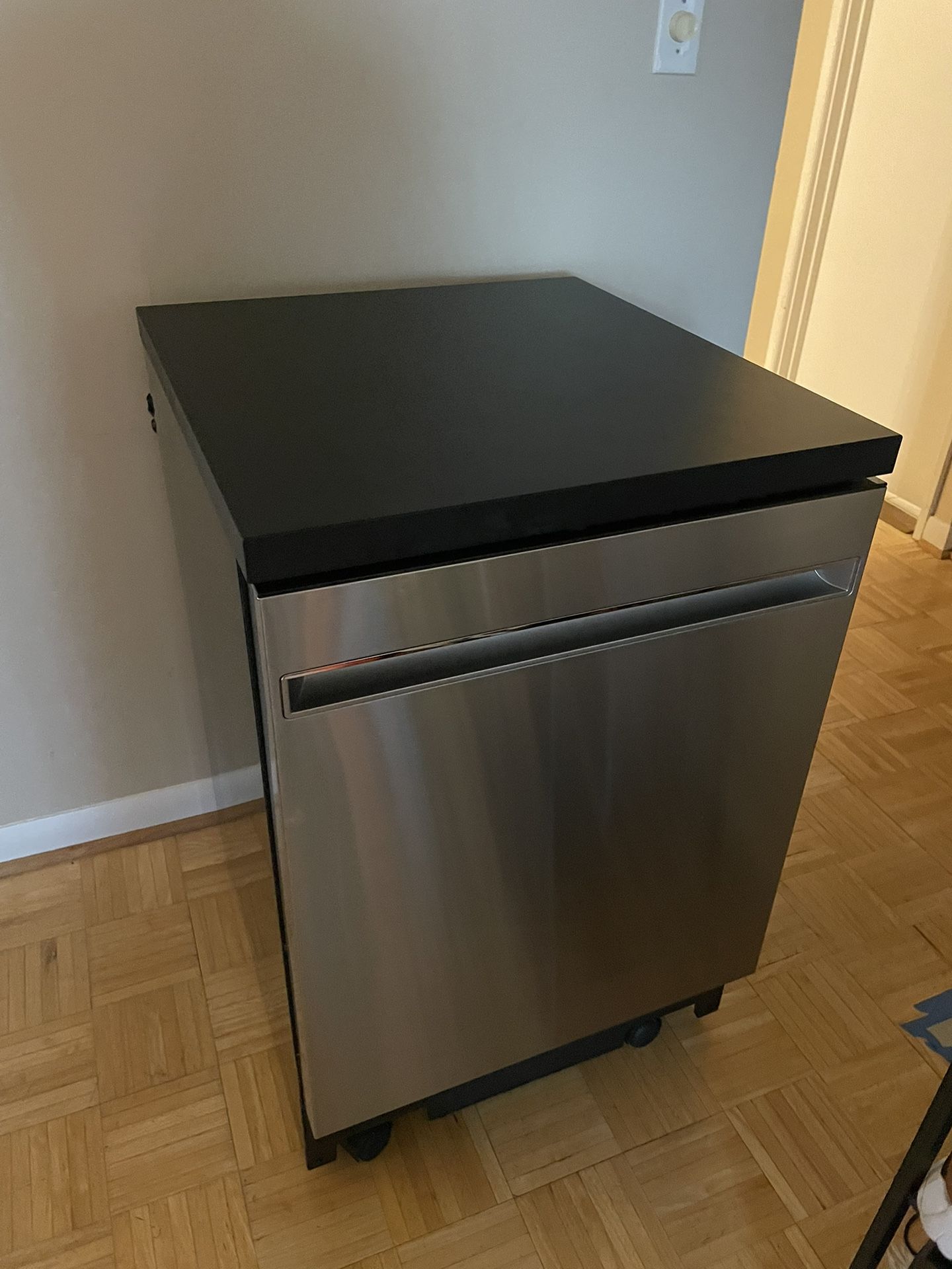 Like NEW GE 24 Stainless Steel Portable Dishwasher With Sanitize Cycle (((Moving Out Need To Sale )))