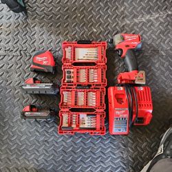 Milwaukee Drill/Driver Bundle – Batteries, Charger & Bits – Like New!
