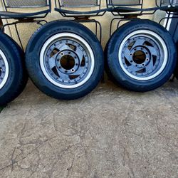 Blades wheel chevy GMC 8x6.5 16x8 8 lugs tires like new 225/60/16 8x165.1 have lug nuts