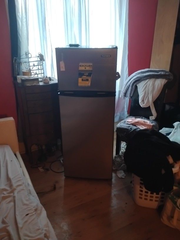 Brand New Mini Fridge Great For Apartment