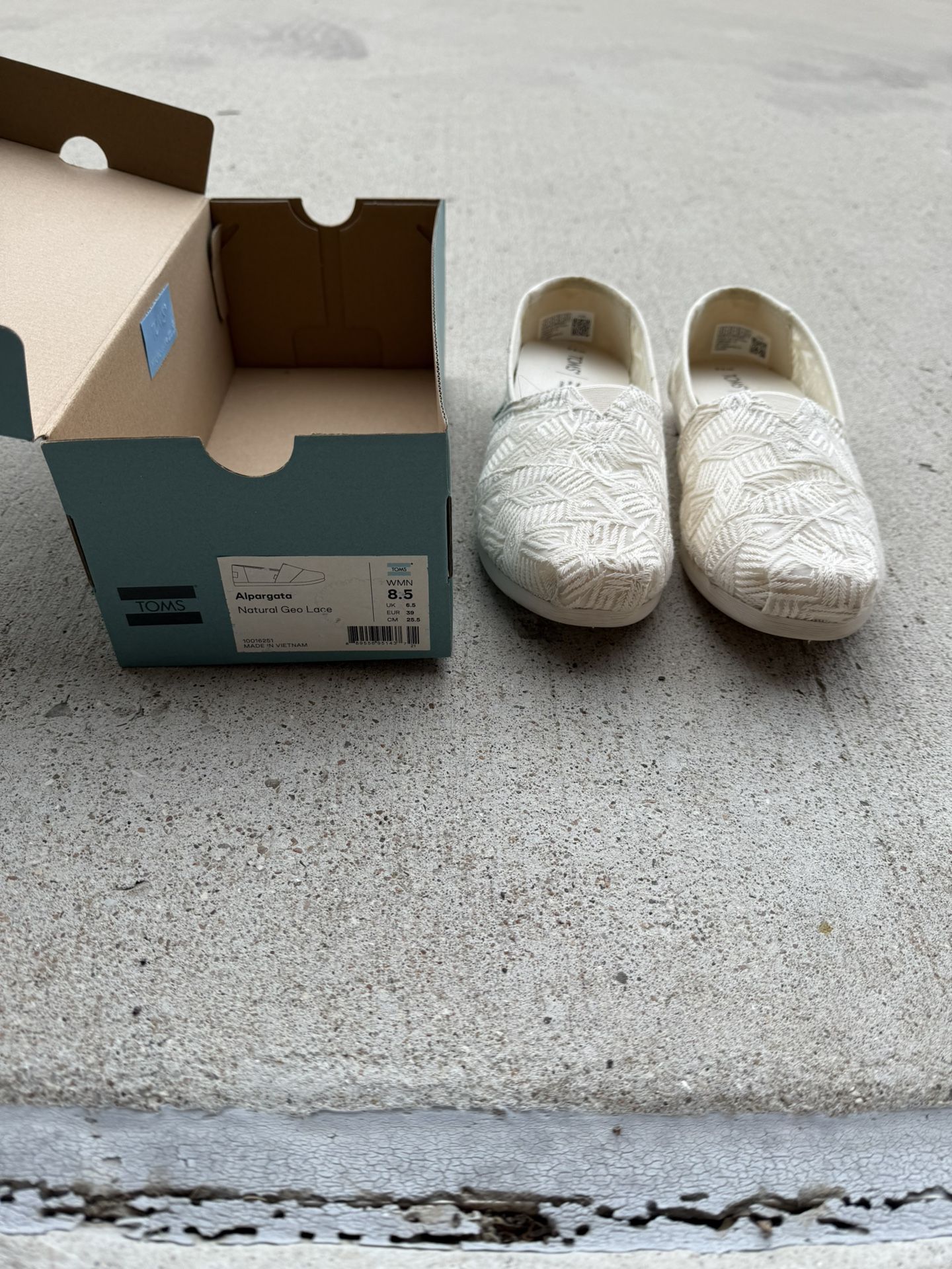 Tom’s Size 8.5 Women’s Shoes