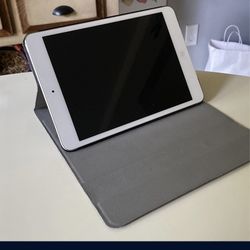 Apple IPad Mini 2 32 GB Great Condition With standup Hard/Soft Case