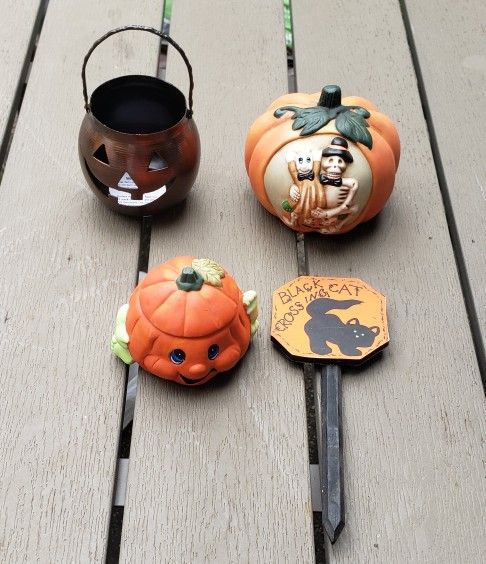 HALLOWEEN PUMPKINS CANDLE HOLDERS AND A  PLANT SIGN BLACK CAT CROSSING 