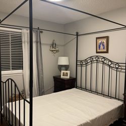 Beautiful Bed Frame Full Size Sold in San Antonio,  Texas location
