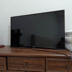 32" Samsung TV (no remote)