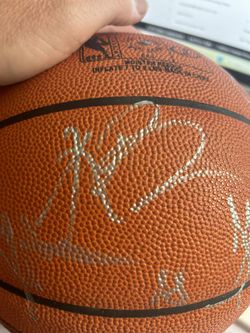 2009-2010 Lakers Team Signed Ball Kobe Plus 12 More Signatures. Acquired from friend who works with the Lakers. He had it signed. OBO