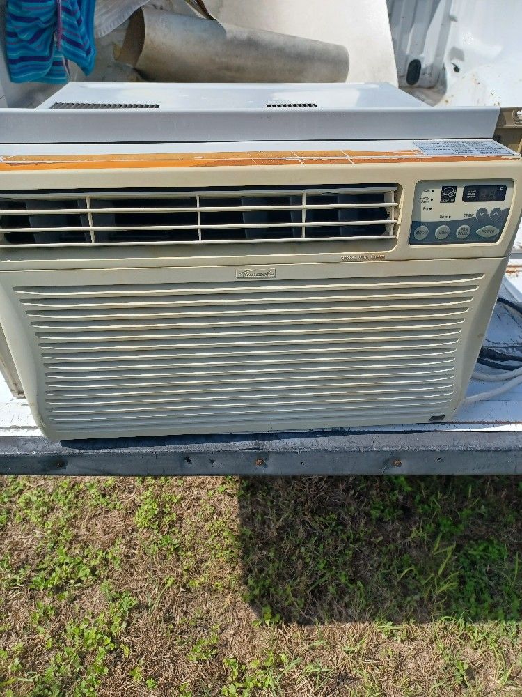 A/C 120 volt 12000 btus