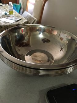 Stainless steel mixing bowl