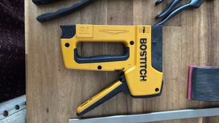 Bostitch T6 Outward Clinch Heavy Duty Manual Tacker