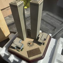 DANBURY MINT TWIN TOWERS 9/11 COMMEMORATIVE WORLD TRADE CENTER MEMORIAL