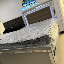 Luxurious Grey/ Silver LED Light Head Board Frame Queen- Gris Cama Con Luces 