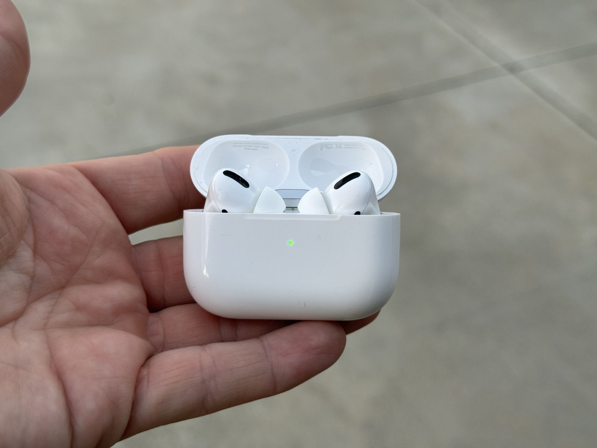 Apple AirPod Pros (1st Generation) [Model #: A2084]