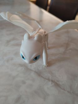 White dragon from how to train your dragon httyd