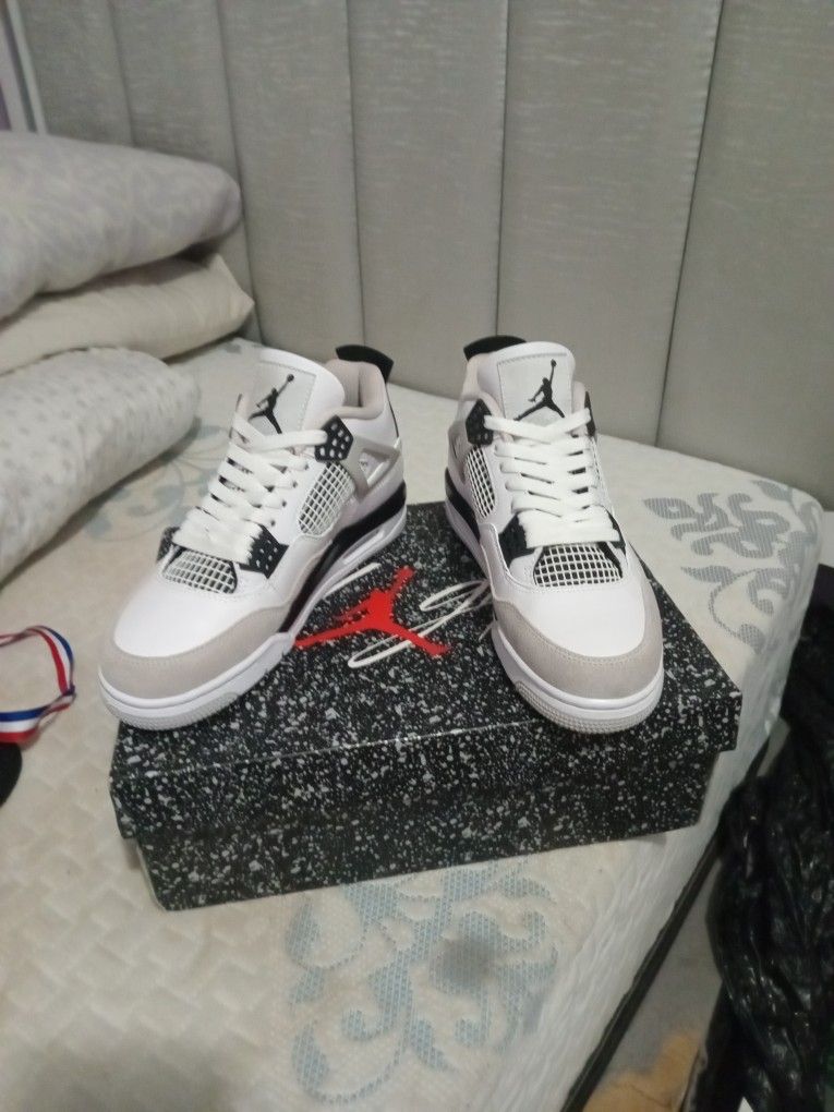 Jordan 4 Millatary Black