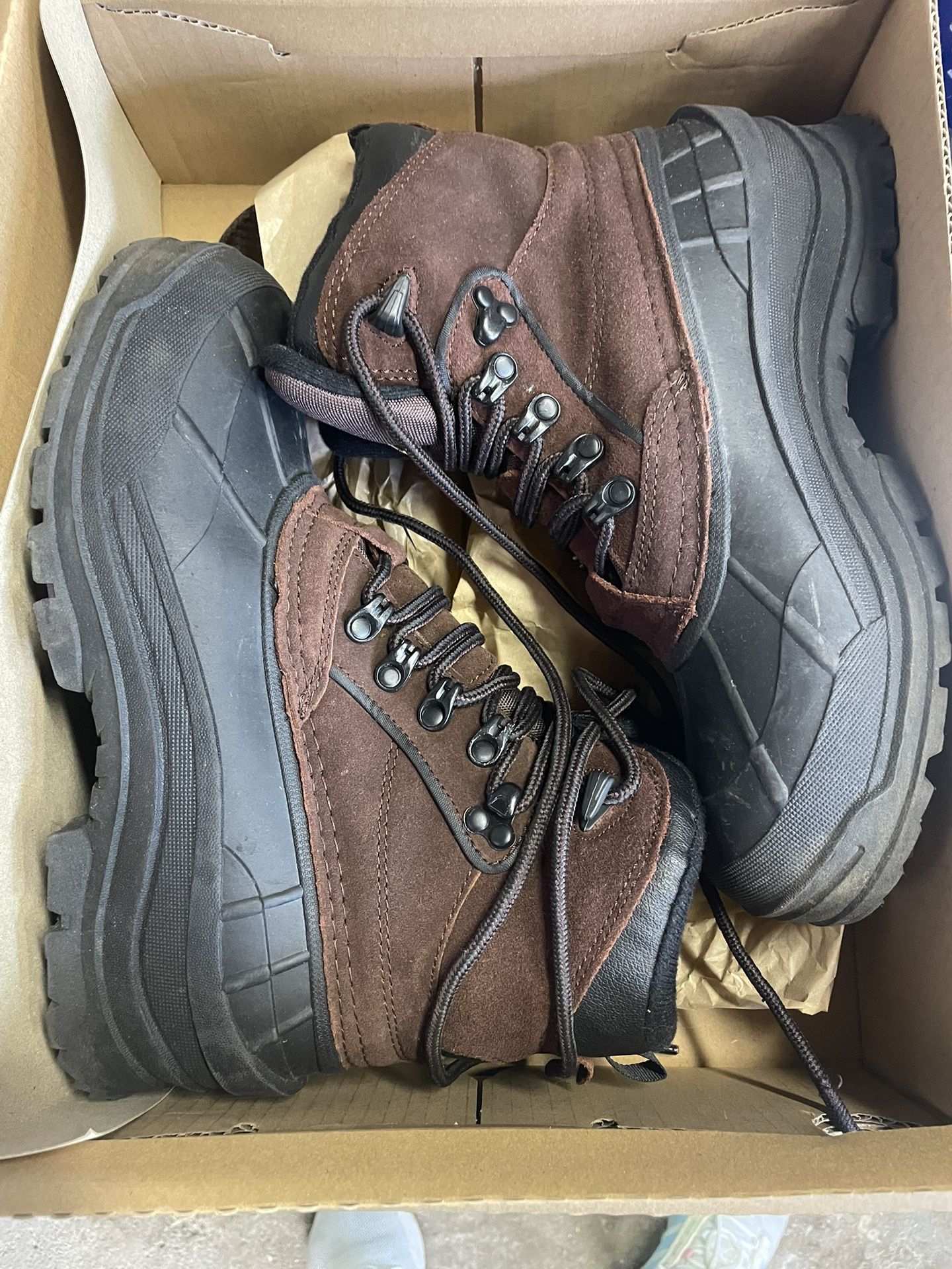 Snow Boots (men) brand: Red Wing size:7.5)