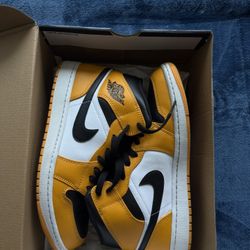 Jordan 1 Mid 