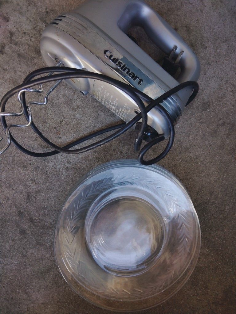Hand Mixer With Microsafe Dishes