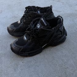 Balenciaga  Runners Size 39 Barley Used