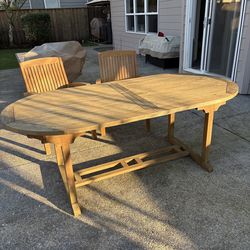Expandable Teak outdoor table with 2 chairs