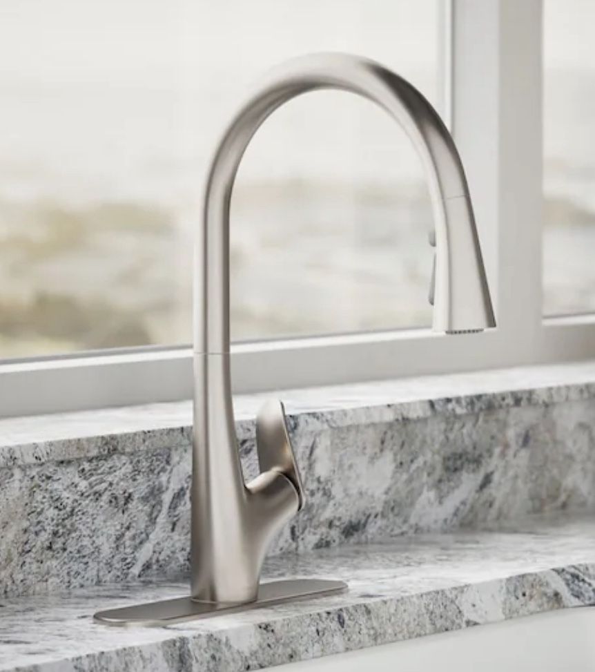 KOHLER Leto Vibrant Stainless Single Handle Deck-mount Pull-down Kitchen Faucet with Sprayer (Includes Deck Plate) 1823