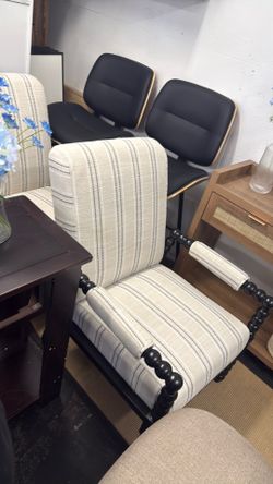 Set of 2 Accent Chairs