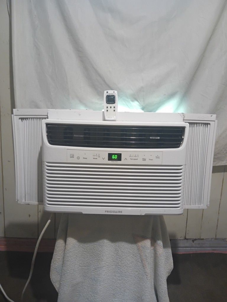 NEW Frigidaire 8000 btu Air Conditioner