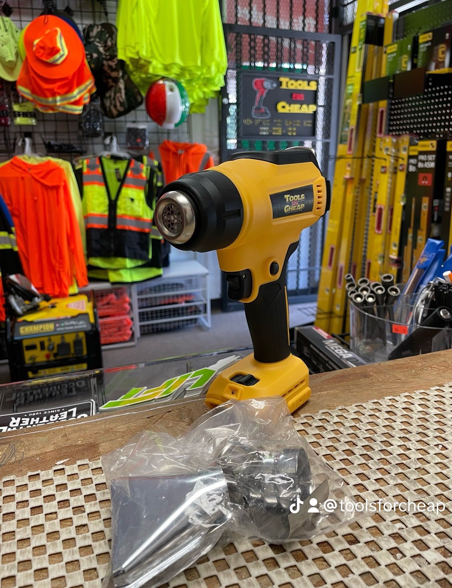 TOOLS FOR CHEAP 20V Heat gun. (TOOL ONLY) ( Compatible with 20V dewalt batteries ) $69