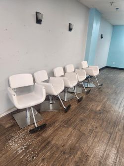 Shampoo Bowl In Salon Chairs