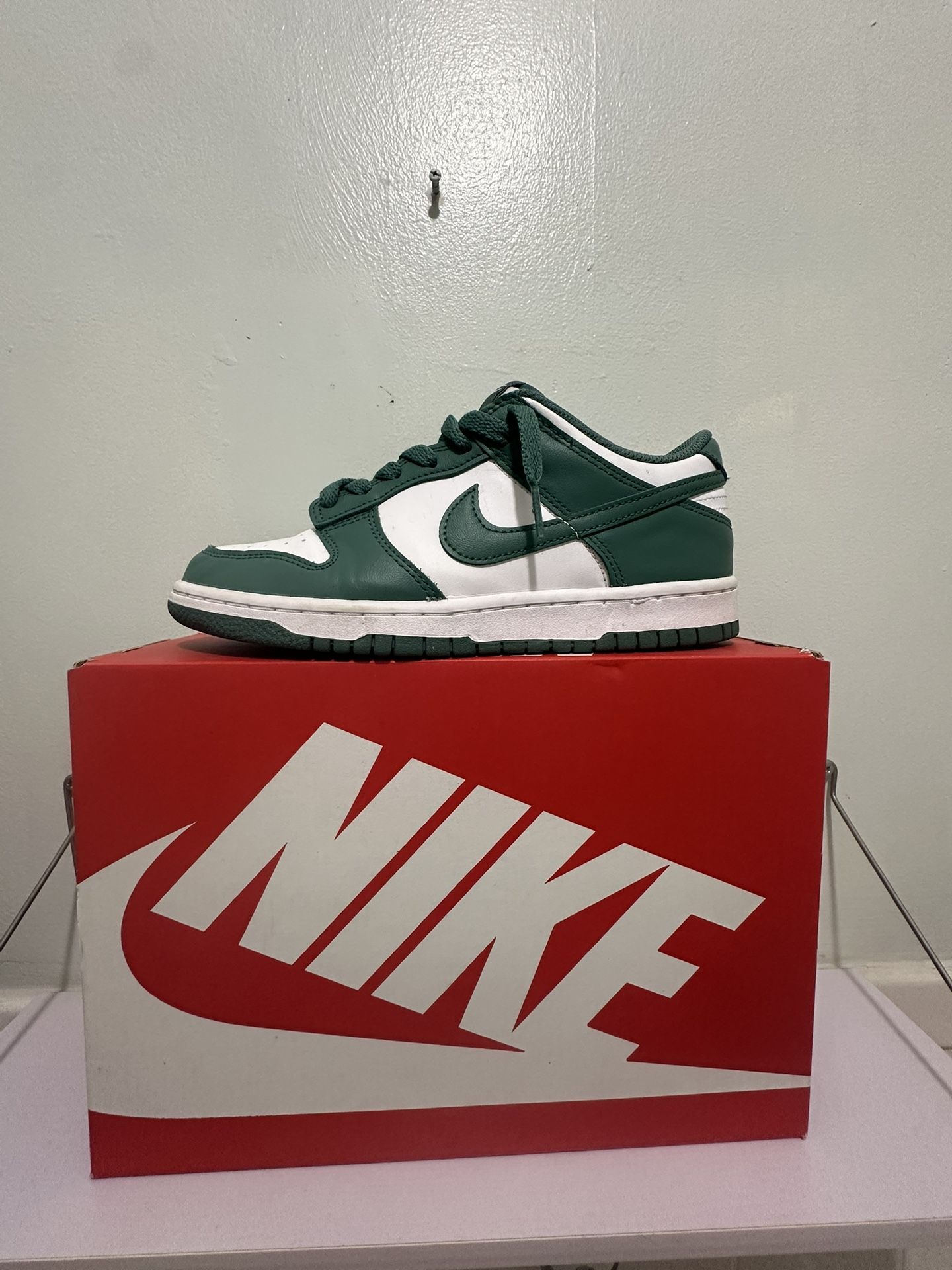 Nike Forest Green