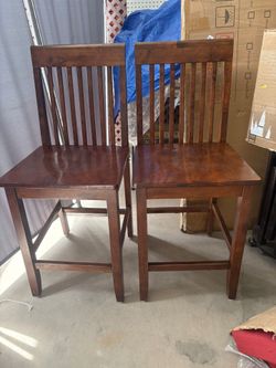 2 wood bar stools