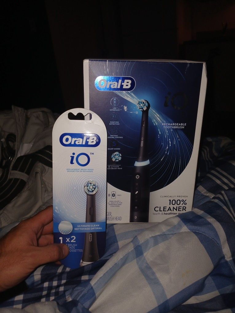 Oral B io Series 5 Rechargeable Toothbrush/ 2 Head 