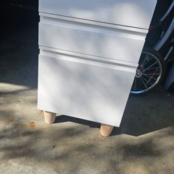 2 Metal Filing Cabinets