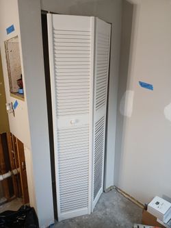 BIFOLD DOOR