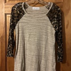 Saved By The Dress Raglan Shirt With Leopard Print Lace Sleeves Size Medium For Women 