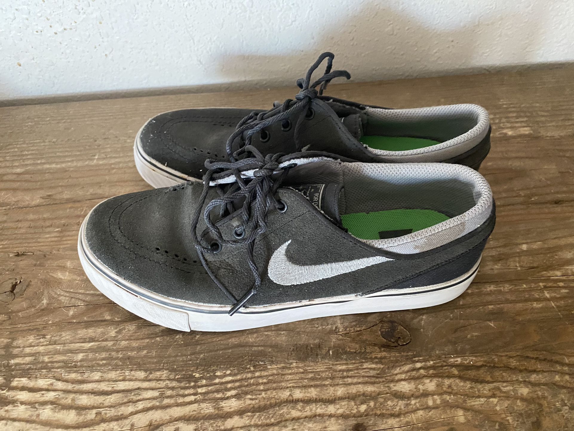 Nike size 5y 2025
