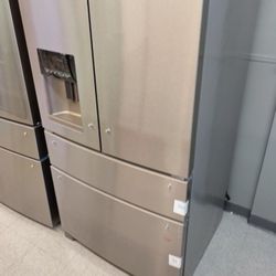 WHIRLPOOL STAINLESS STEEL 4 DOOR FRENCH DOOR REFRIGERATOR OPEN BOX ITEM