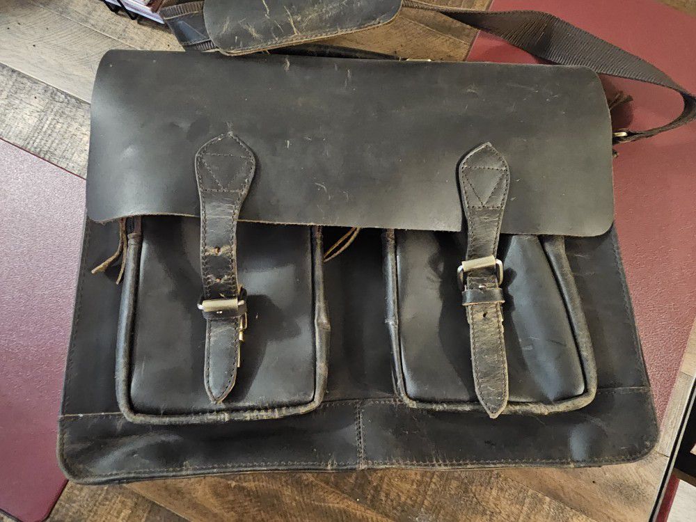 18" Leather Messenger Bag