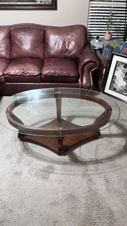 Elegant Glass & Wood Coffee Table – Vintage Charm!