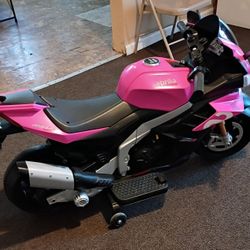 Aprilia RSV4  24v Battery Powered Motorcycle 