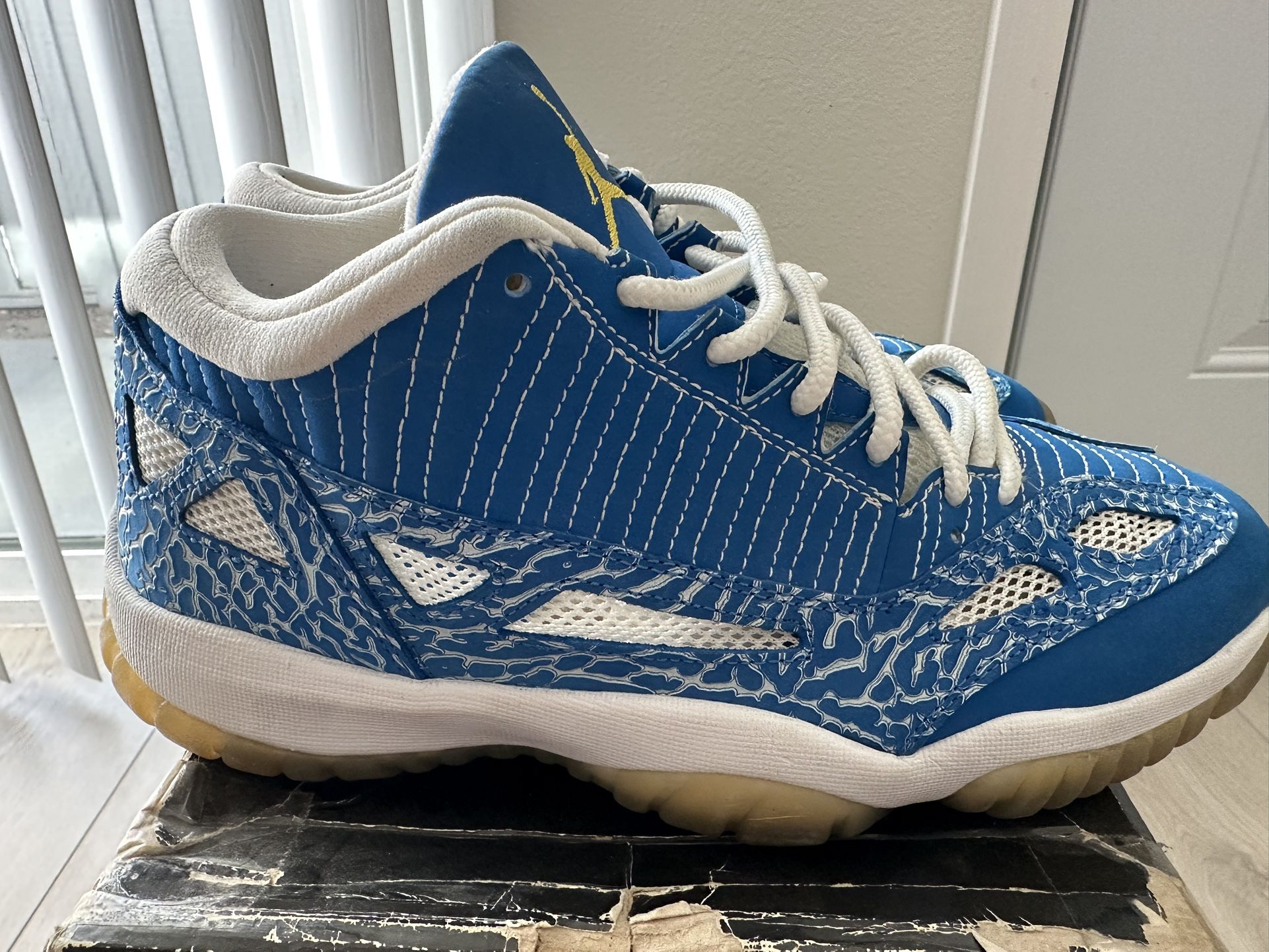 Jordan 11 Low - Argon Blue