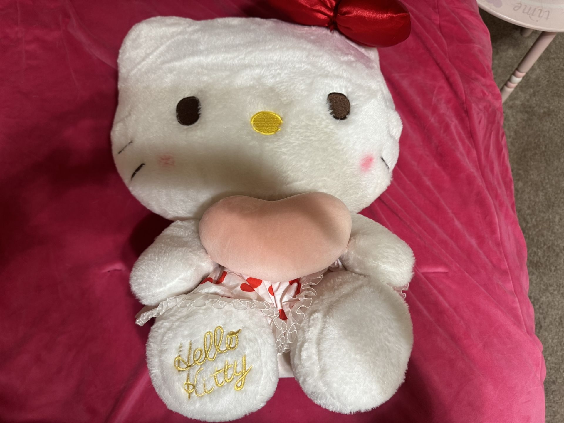 jumbo hello kitty
