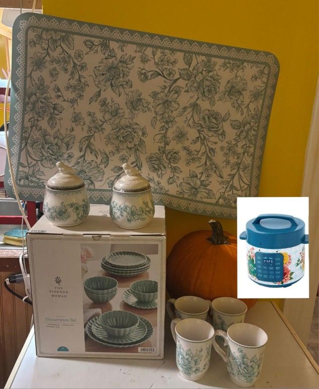 The Pionner Woman Set