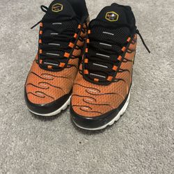 orange nike air max plus