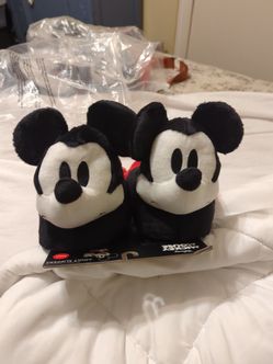 Disney Mickey mouse slippers adult 6/7