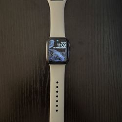 Apple Watch (40mm, Series 6) 