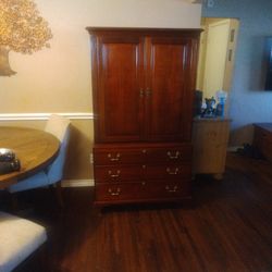 Entertainment Center ( Armoire)
