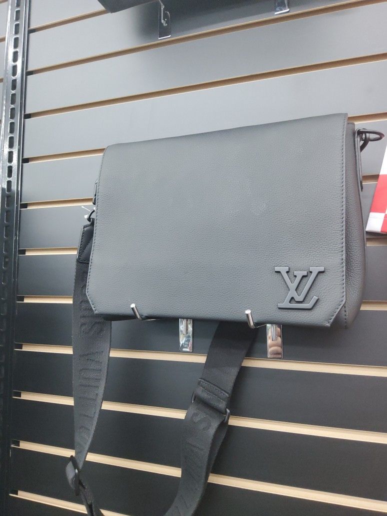Louis Vuitton Messanger Bag