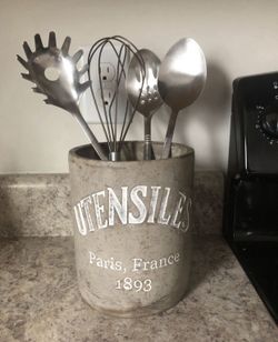 Utensil holder