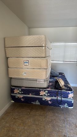 2 Twain bed/1 queen set/ with headboard